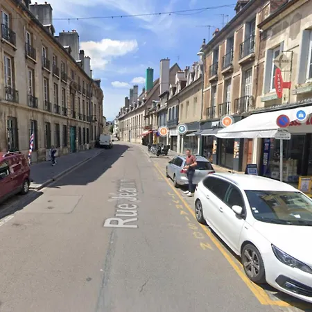 Apartament Grand T1 Au Calme - Centre *