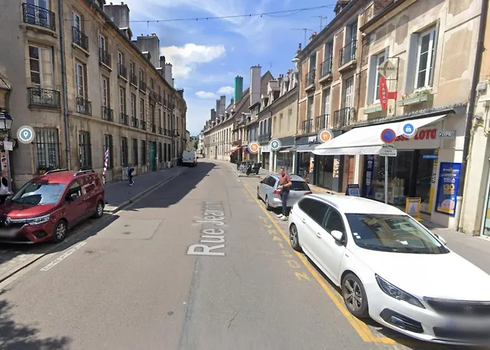 Apartament Grand T1 Au Calme - Centre *